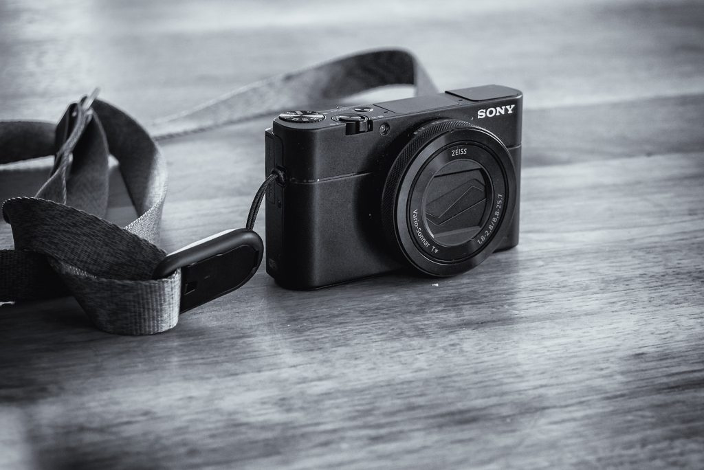 デジタルカメラ】SONY RX100M5Aで合わせて購入したアクセサリーたち【何が必要？】 | oenblog